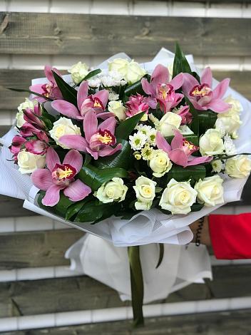 Букет цветов из: Розы и Хризантемы в Казанское Тюменская область