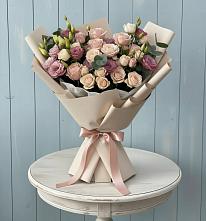 Букет цветов из:  Розы и Лизиантусы в Казанское Тюменская область