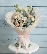 Букет цветов из:  Розы и Лизиантусы в Казанское Тюменская область