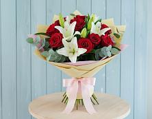 Букет цветов из:  Лилии и Розы в Казанское Тюменская область