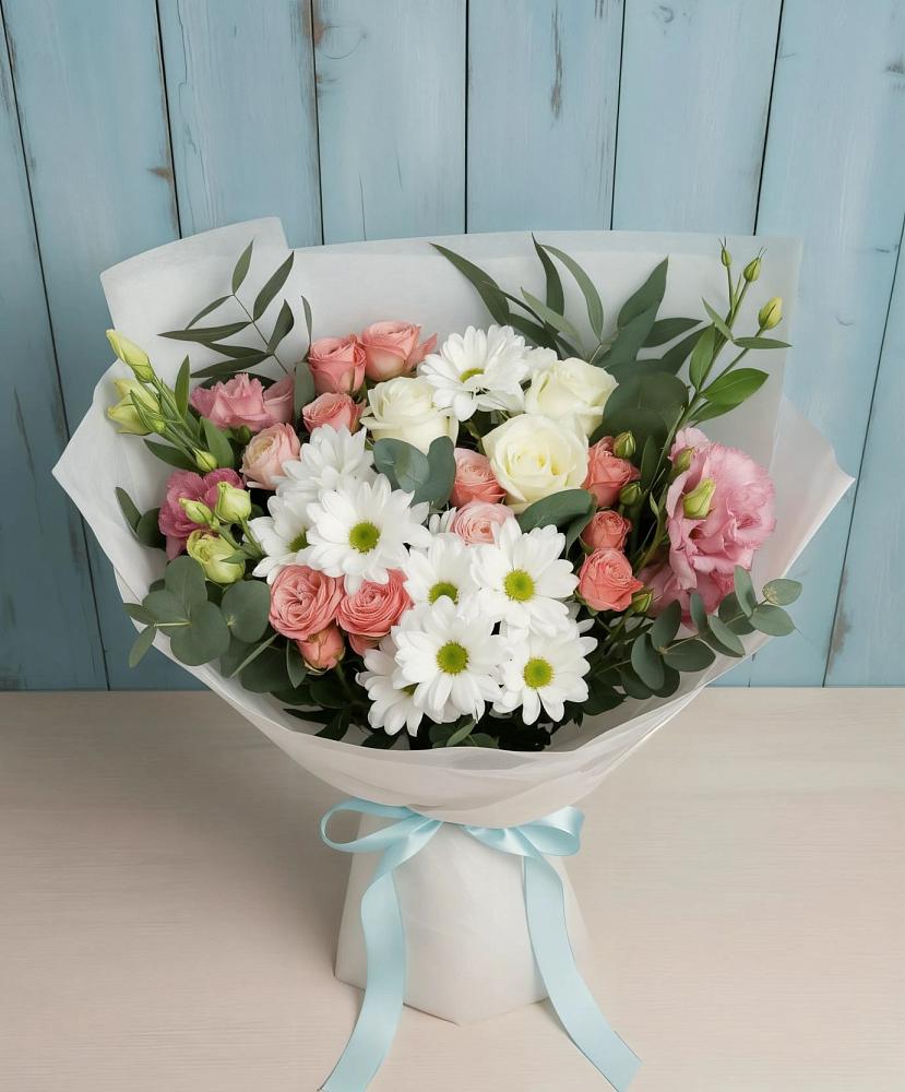 Букет цветов из: Розы, Лизиантусы и Хризантемы в Казанское Тюменская область