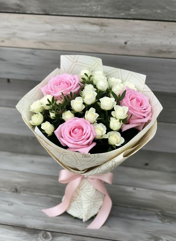 Букет цветов из: Розы в Казанское Тюменская область