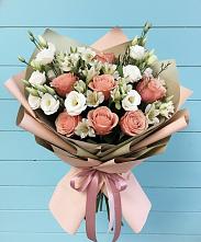 Букет цветов из:  Розы, Альстромерии и Лизиантусы в Казанское Тюменская область