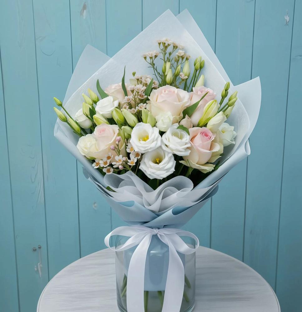 Букет цветов из: Розы и Лизиантусы в Казанское Тюменская область