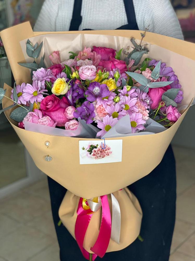 Букет цветов из: Хризантемы, Гвоздики и Альстромерии в Казанское Тюменская область