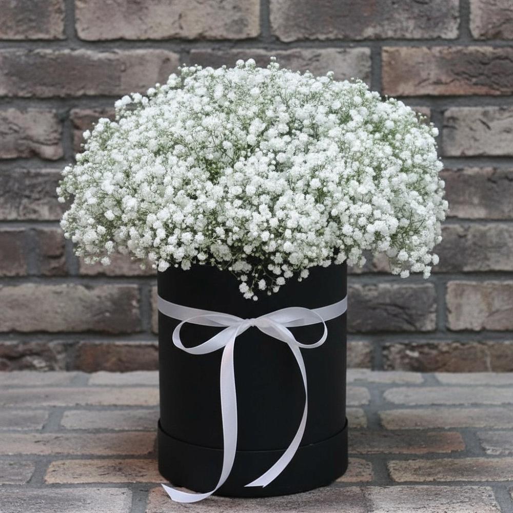 Цветочная композиция из Гипсофила в шляпной коробке в Казанское Тюменская область