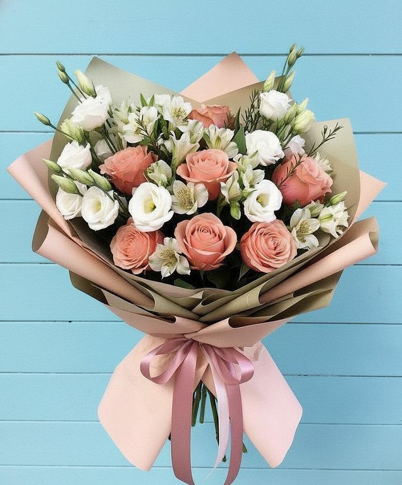 Букет цветов из: Розы, Альстромерии и Лизиантусы в Казанское Тюменская область