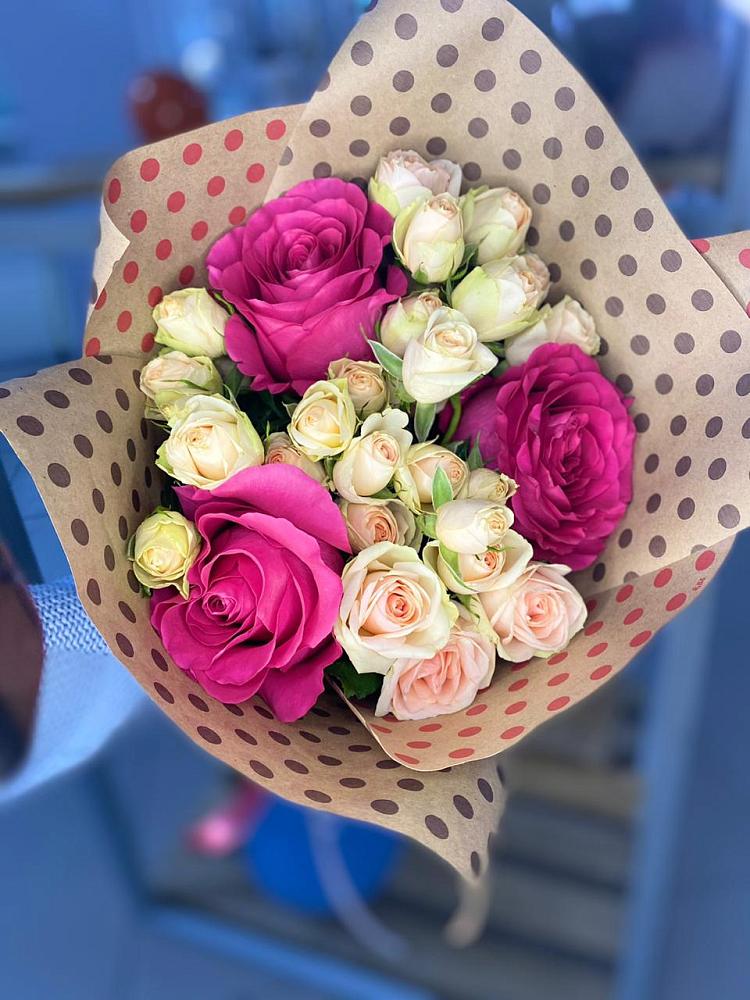 Букет цветов из: Розы в Казанское Тюменская область