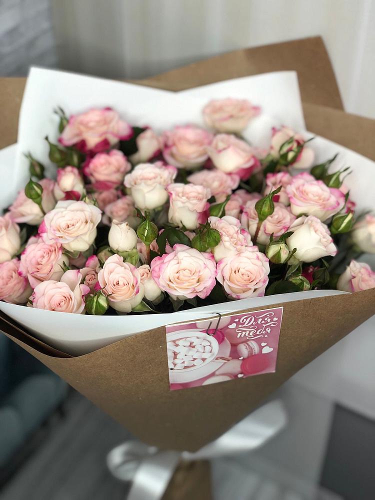 Букет цветов из: Розы в Казанское Тюменская область