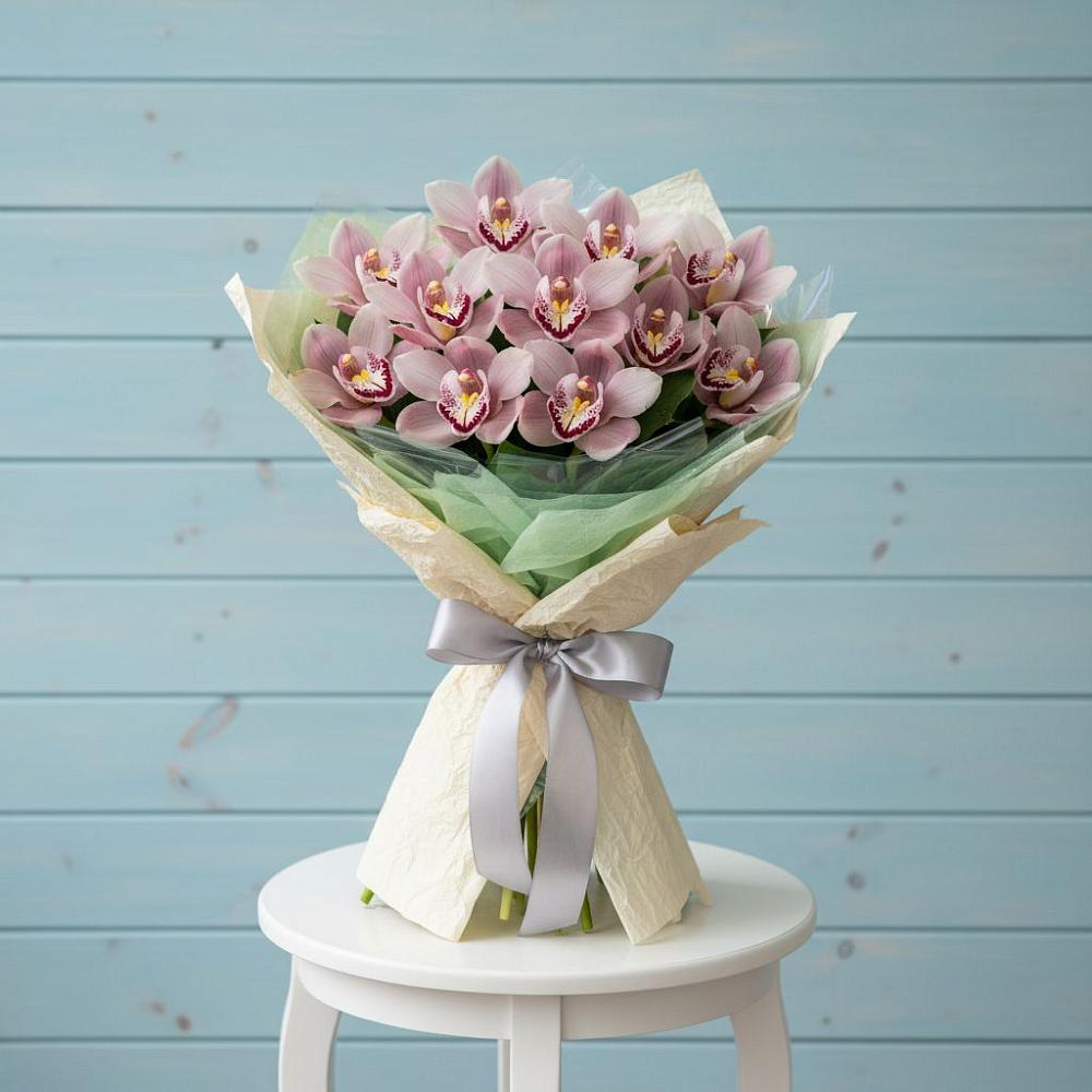 Букет цветов из: Орхидеи и Розы в Казанское Тюменская область