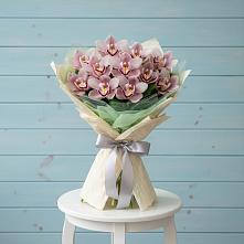 Букет цветов из:  Орхидеи и Розы в Казанское Тюменская область