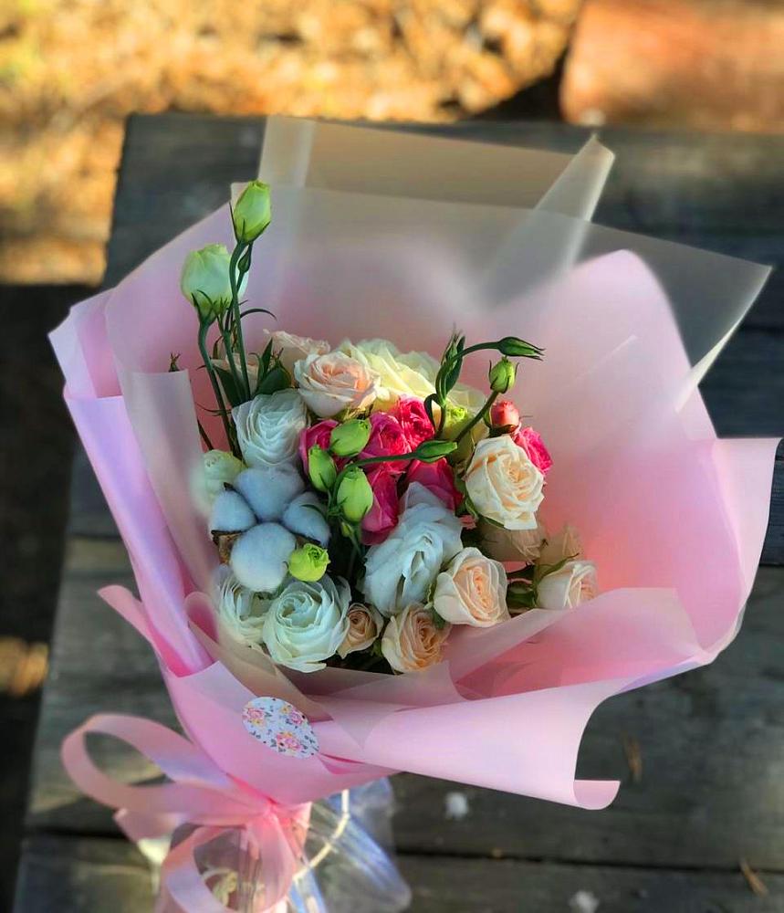 Букет цветов из: Розы и Лизиантусы в Казанское Тюменская область