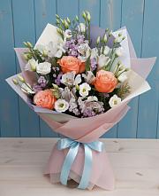 Букет цветов из:  Лизиантусы, Розы, Альстромерии и Гипсофила в Казанское Тюменская область