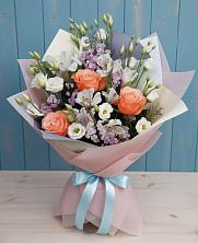 Букет цветов из:  Лизиантусы, Розы, Альстромерии и Гипсофила в Казанское Тюменская область