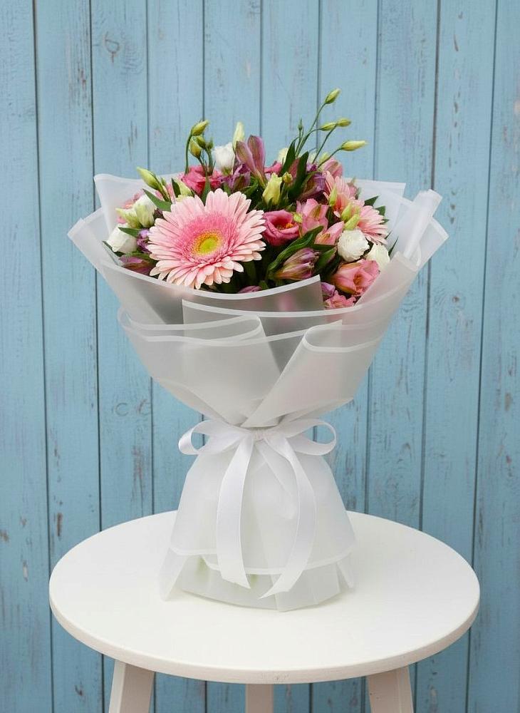 Букет цветов из: Герберы, Альстромерии и Лизиантусы в Казанское Тюменская область