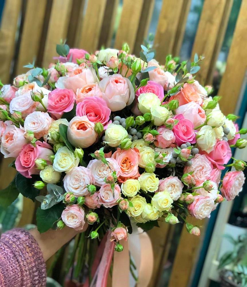 Букет цветов из: Розы в Казанское Тюменская область