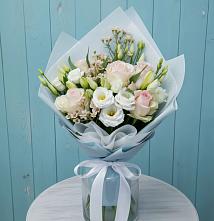 Букет цветов из:  Розы и Лизиантусы в Казанское Тюменская область