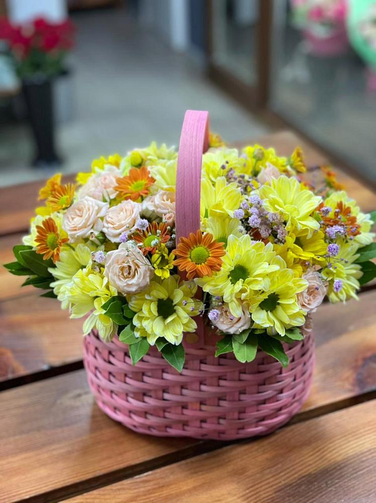 Цветочная композиция из Хризантемы и Розы в корзине в Казанское Тюменская область