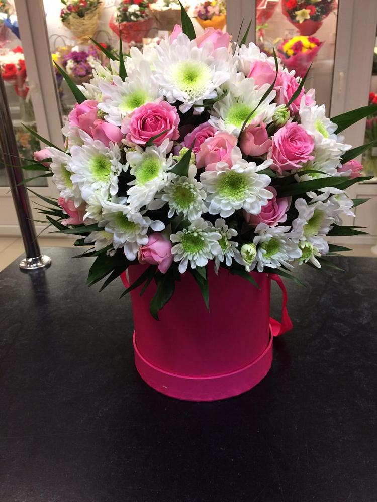 Цветочная композиция из Розы и Хризантемы в шляпной коробке в Казанское Тюменская область