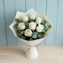 Букет Белые розы в Эвкалипте в Казанское Тюменская область