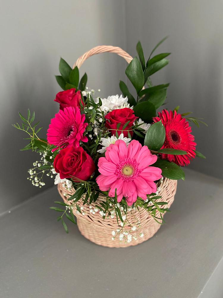 Цветочная композиция из Розы, Хризантемы и Герберы в корзине в Казанское Тюменская область