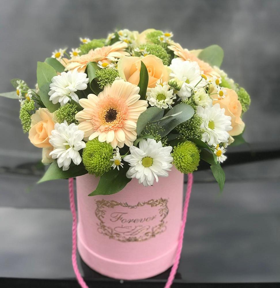 Цветочная композиция из Розы, Герберы и Хризантемы в шляпной коробке в Казанское Тюменская область