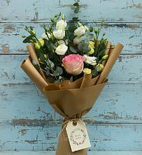 Букет цветов из:  Розы и Лизиантусы в Казанское Тюменская область