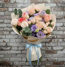 Букет цветов из:  Розы, Лизиантусы и Гвоздики в Казанское Тюменская область