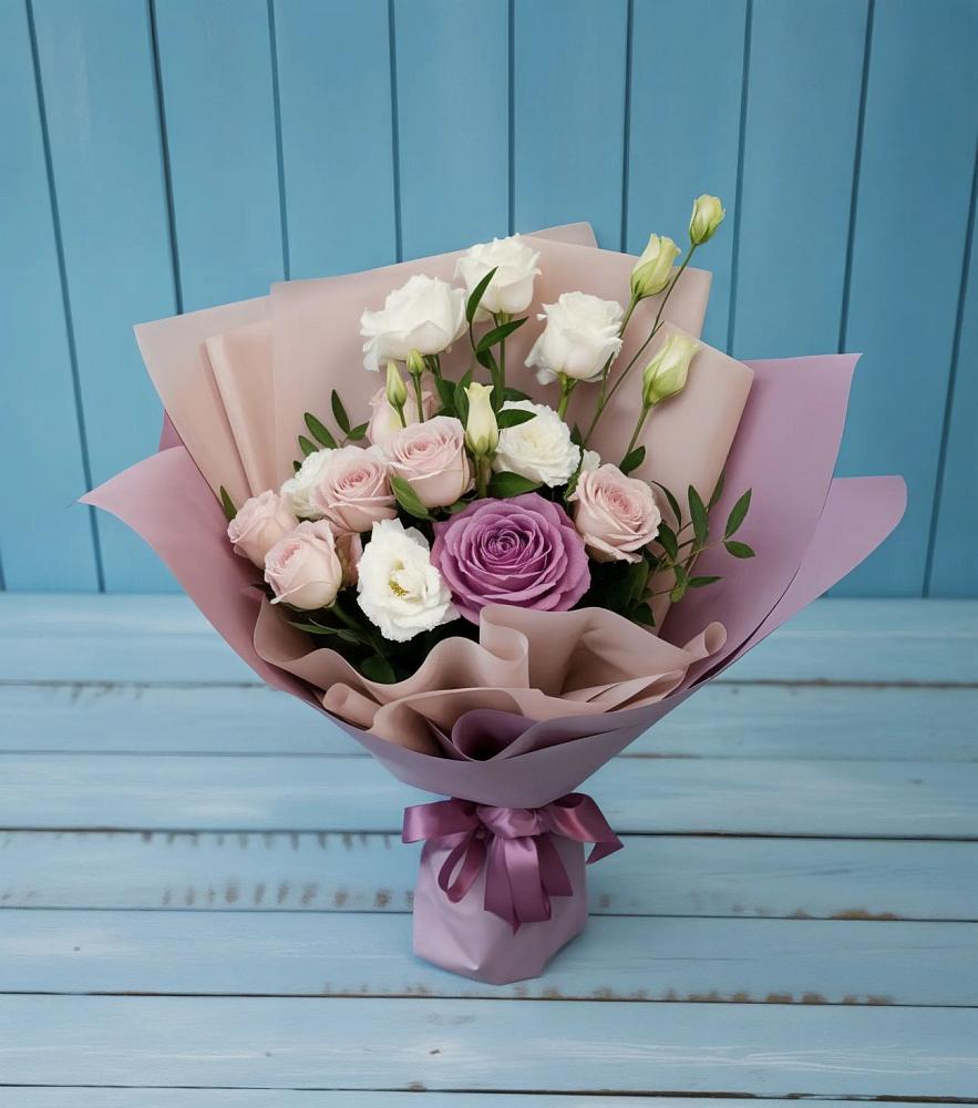 Букет цветов из: Розы и Лизиантусы в Казанское Тюменская область